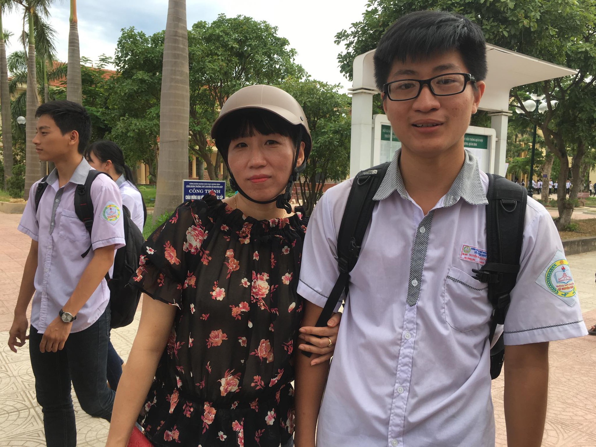 Thí sinh hoãn mổ ruột thừa để liều đi thi - Ảnh 1. Thí sinh hoãn mổ ruột thừa để liều đi thi - Ảnh 1.