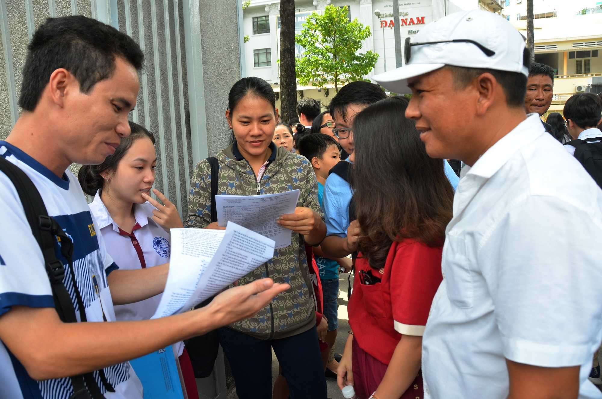 Đề địa lý thi THPT quốc gia sẽ có rất nhiều điểm 9, 10 - Ảnh 2. Đề địa lý thi THPT quốc gia sẽ đang có nhiều điểm 9, 10 - Ảnh 2.