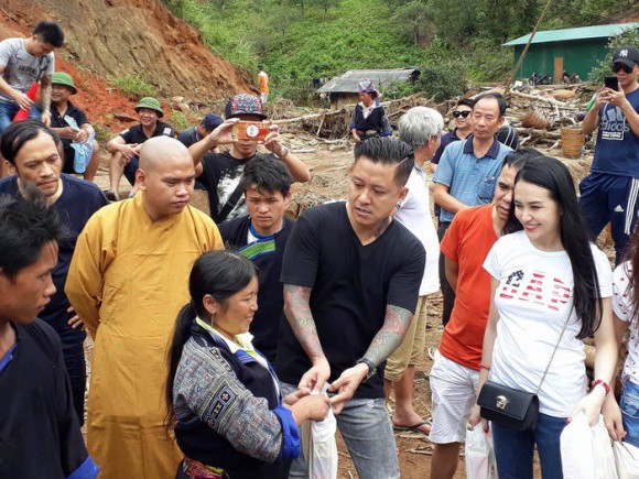 Sao Việt chung tay giúp người dân Hà Giang gặp nạn do mưa lũ