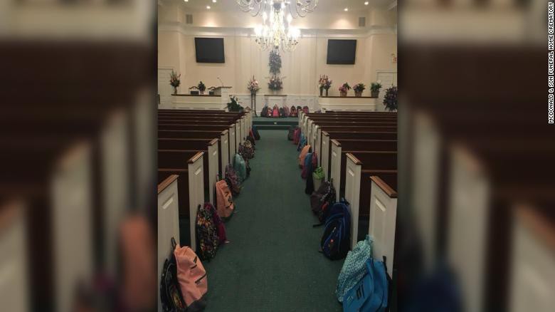 Cô giáo bị ung nhọt có di nguyện viếng ba lô thay hoa - Ảnh 1. Cô giáo bị ung độc có di nguyện viếng ba lô thay hoa - Ảnh 1.