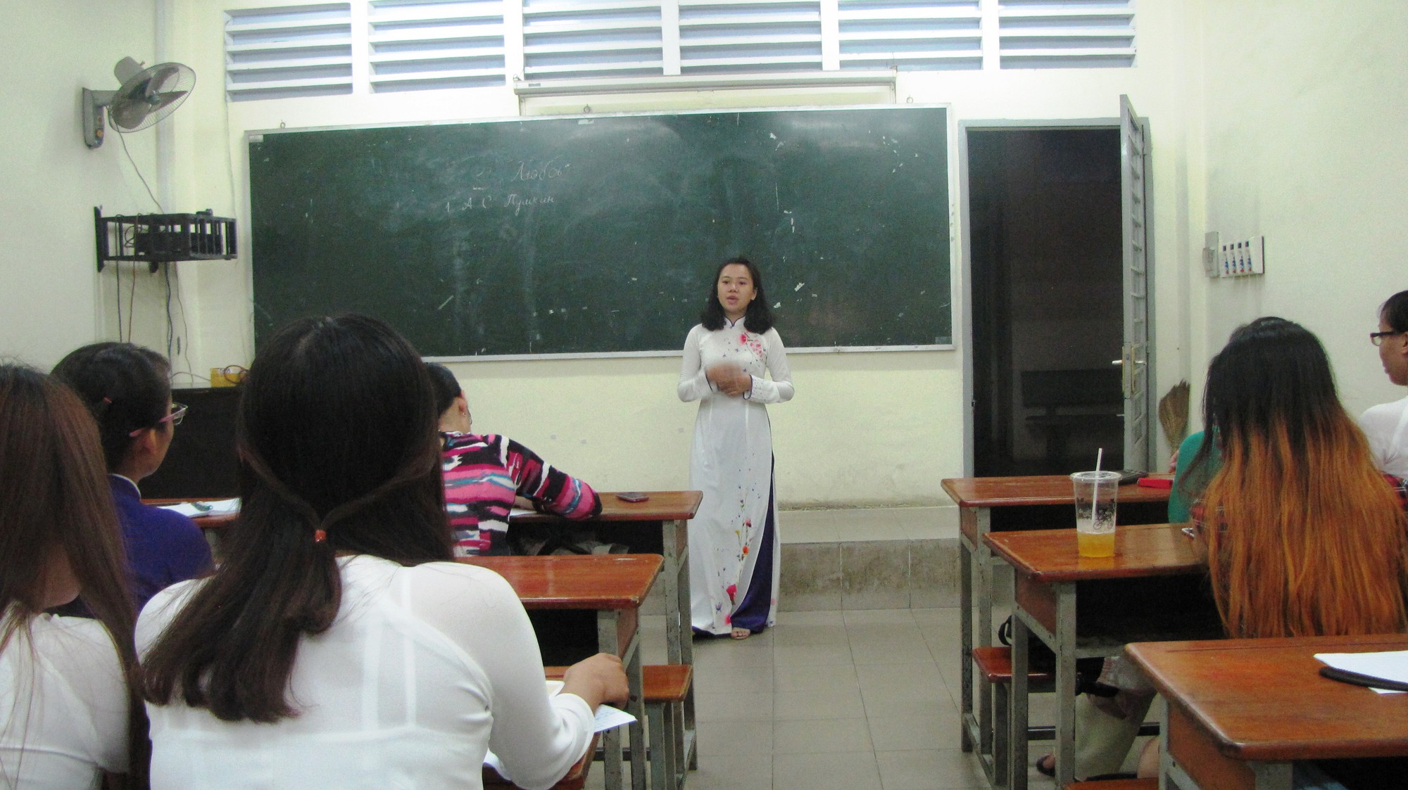 Nhà giáo mai sau giải quyết tình cảnh giao thiệp khó đỡ - Ảnh 1. Nhà giáo sau này xử lý hoàn cảnh giao tiếp khó đỡ - Ảnh 1.