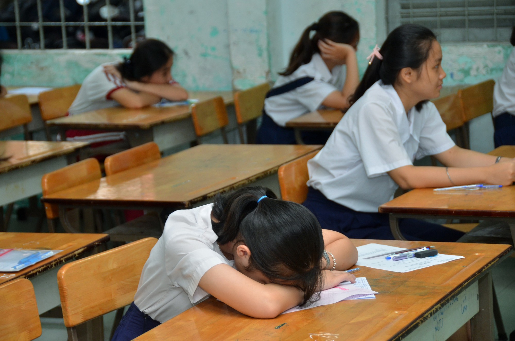 Càng bước tiến mới càng khổ học trò - Ảnh 1. Càng bước chuyển động mới càng khổ học sinh - Ảnh 1.