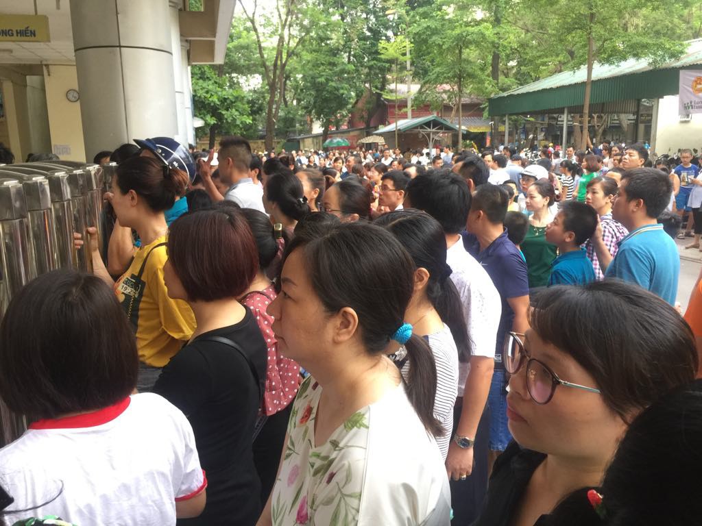 Chen chân thi vào lớp 6 Trường Nguyễn Tất Thành: 1 chọi 11 - Ảnh 1. Chen chân thi vào lớp 6 Trường Nguyễn Tất Thành: 1 chọi 11 - Ảnh 1.