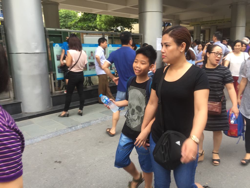 Chen chân thi vào lớp 6 Trường Nguyễn Tất Thành: 1 chọi 11 - Ảnh 4. Chen chân thi vào lớp 6 Trường Nguyễn Tất Thành: 1 chọi 11 - Ảnh 4.