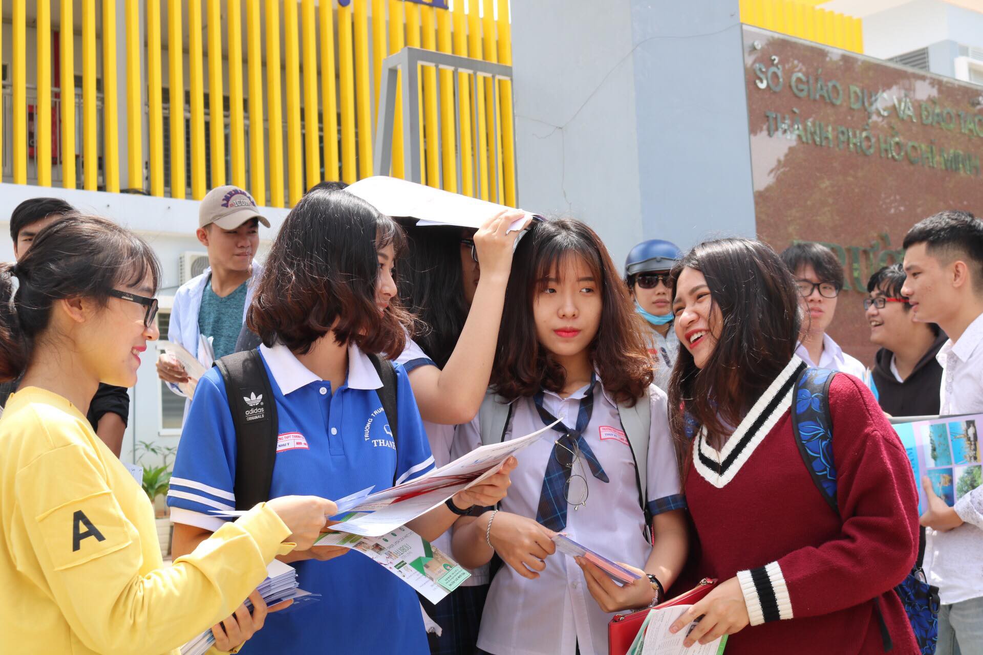 Ngày 2-7, bắt đầu thi khiếu tại trường đại học kiến trúc tp.hồ chí minh - Ảnh 1. Ngày 2-7, bắt đầu thi khiếu ở trường đh cơ cấu tphcm - Ảnh 1.