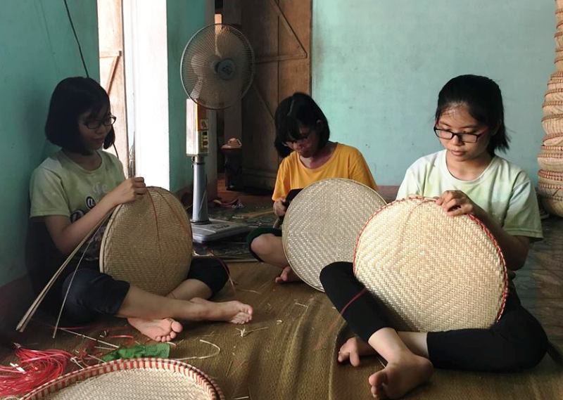 3 chị em gái sinh 3 con nhà nghèo đạt điểm xét tuyển đại học cao - Ảnh 2. 3 chị em gái sinh 3 con nhà nghèo đạt điểm xét tuyển đại học cao - Ảnh 2.