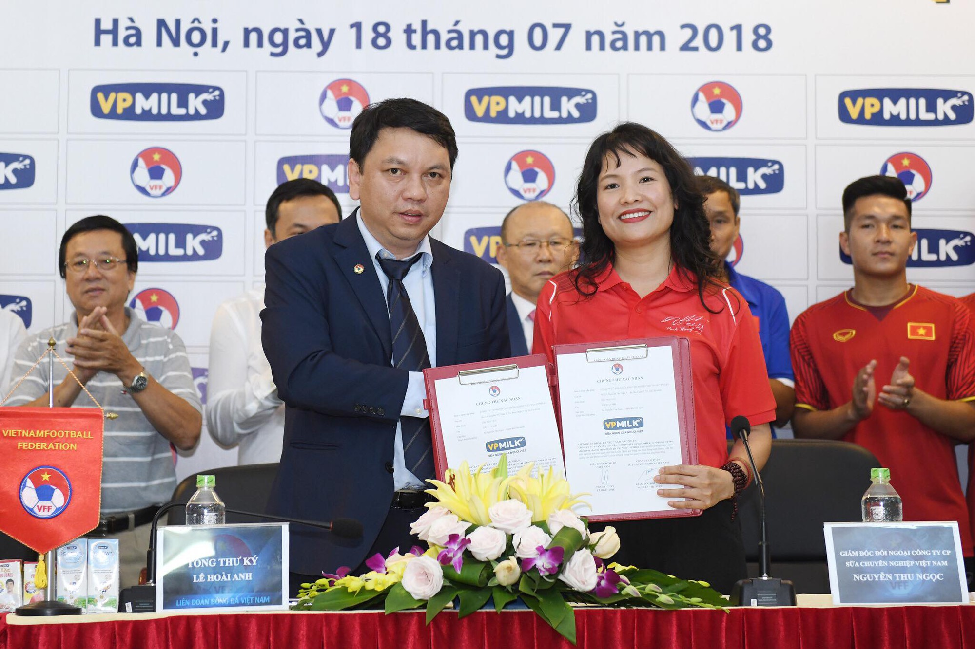 VPMilk tiếp tục đồng hành cùng thầy trò Park Hang Seo - Ảnh 1. VPMilk tiếp tục đồng hành cùng thầy trò Park Hang Seo - Ảnh 1.