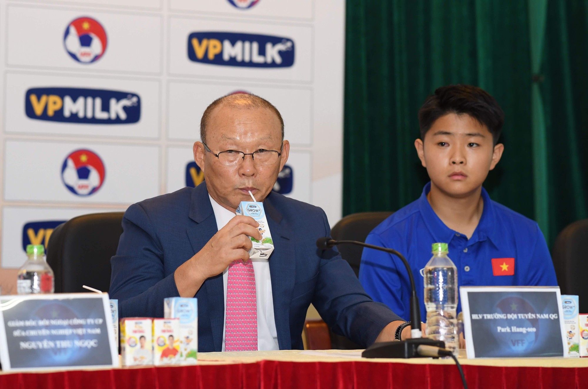 VPMilk tiếp tục đồng hành cùng thầy trò Park Hang Seo - Ảnh 4. VPMilk tiếp tục đồng hành cùng thầy trò Park Hang Seo - Ảnh 4.