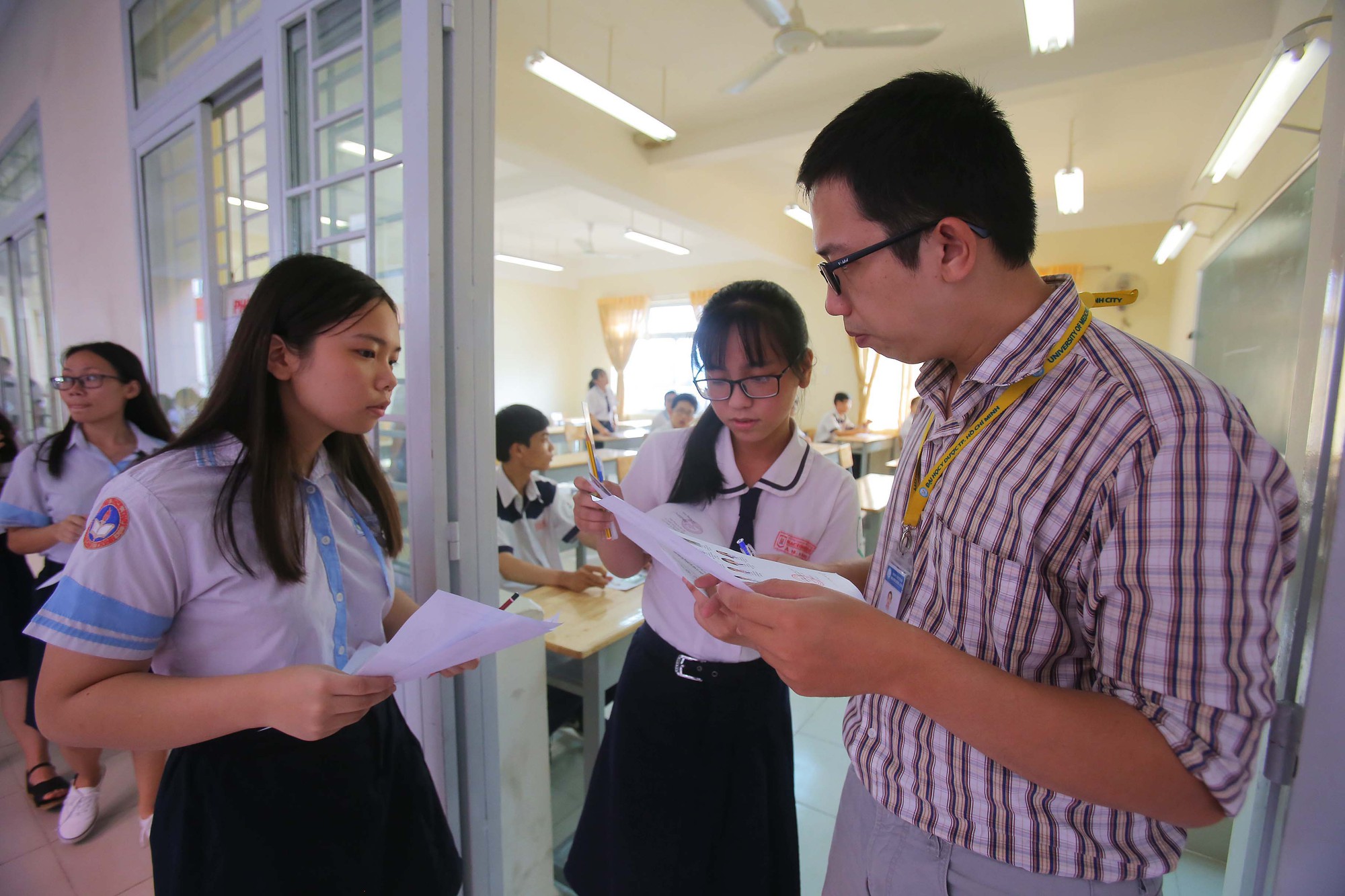 Gian lận điểm thi: Cơn bão càn quét niềm tin giáo dục - Ảnh 1. Gian lận điểm thi: Cơn bão càn quét niềm tin giáo dục - Ảnh 1.