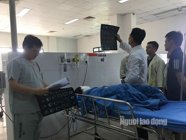 Xe rước dâu gặp nạn thảm khốc ở Quảng Nam: Nỗ lực cứu chữa 4 nạn nhân - Ảnh 3.