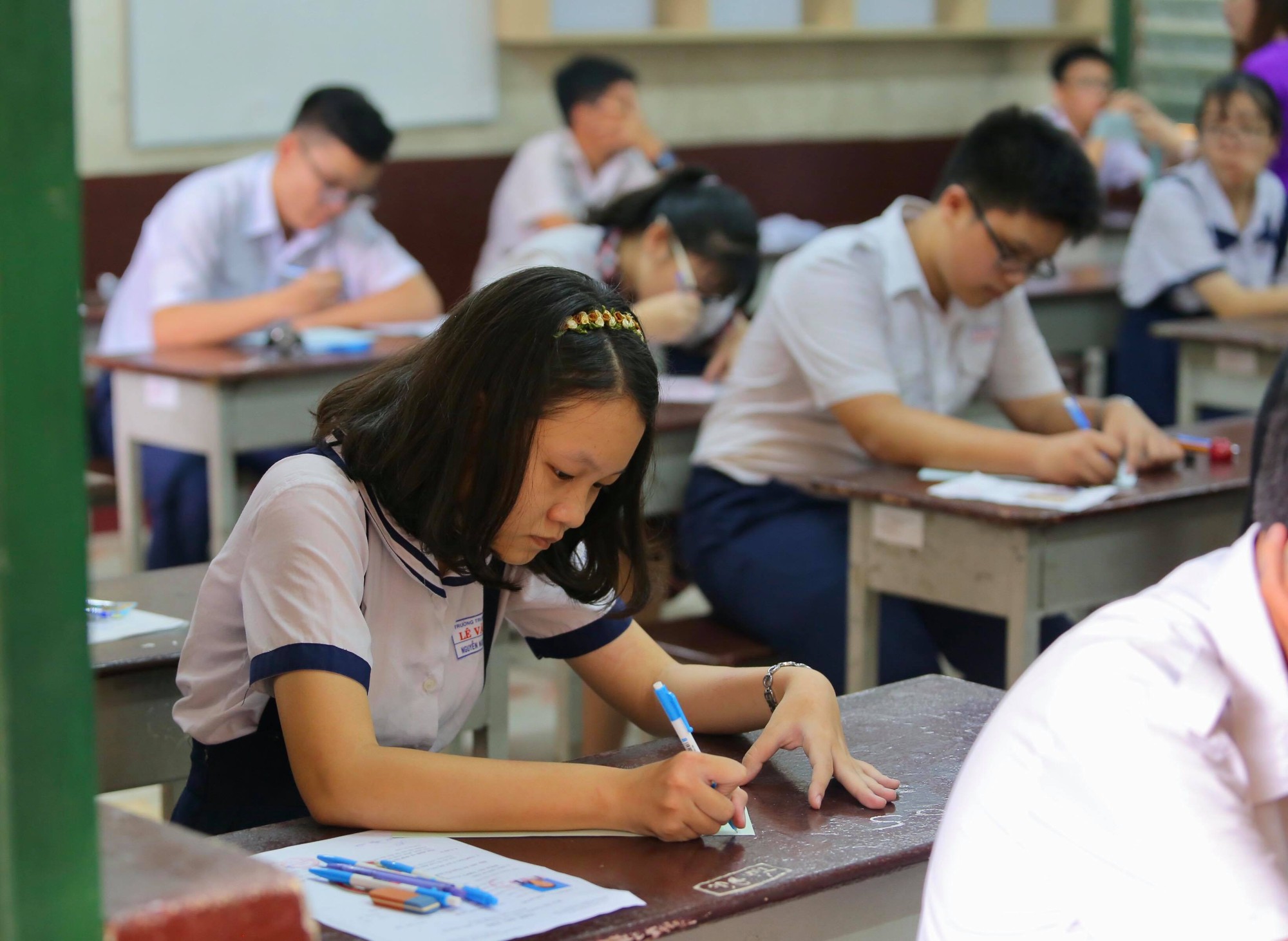 Điểm chuẩn lớp 10 ở thành phố hcm chuyển biến mạnh tại trường tốp giữa - Ảnh 1. Điểm chuẩn lớp 10 tại tp hcm giao động mạnh ở trường tốp giữa - Ảnh 1.