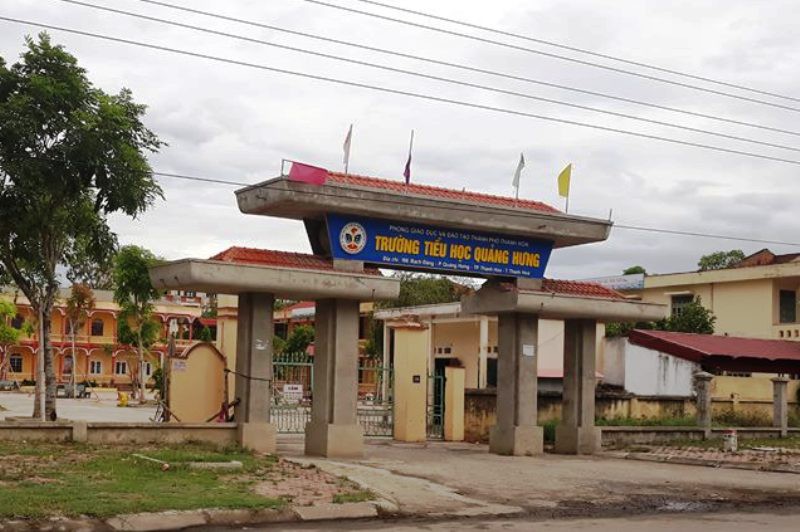 Bị kỷ luật Đảng, nữ hiệu trưởng vẫn đang được duyệt y giữ chức bí thư đoàn ủy chi bộ - Ảnh 2. Bị kỷ luật Đảng, nữ hiệu trưởng vẫn tiếp tục chuẩn y giữ chức bí thư chi bộ - Ảnh 2.