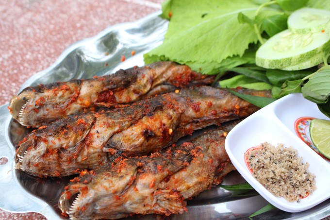 Đến Cà Mau ăn thử cá thòi lòi nướng muối ớt