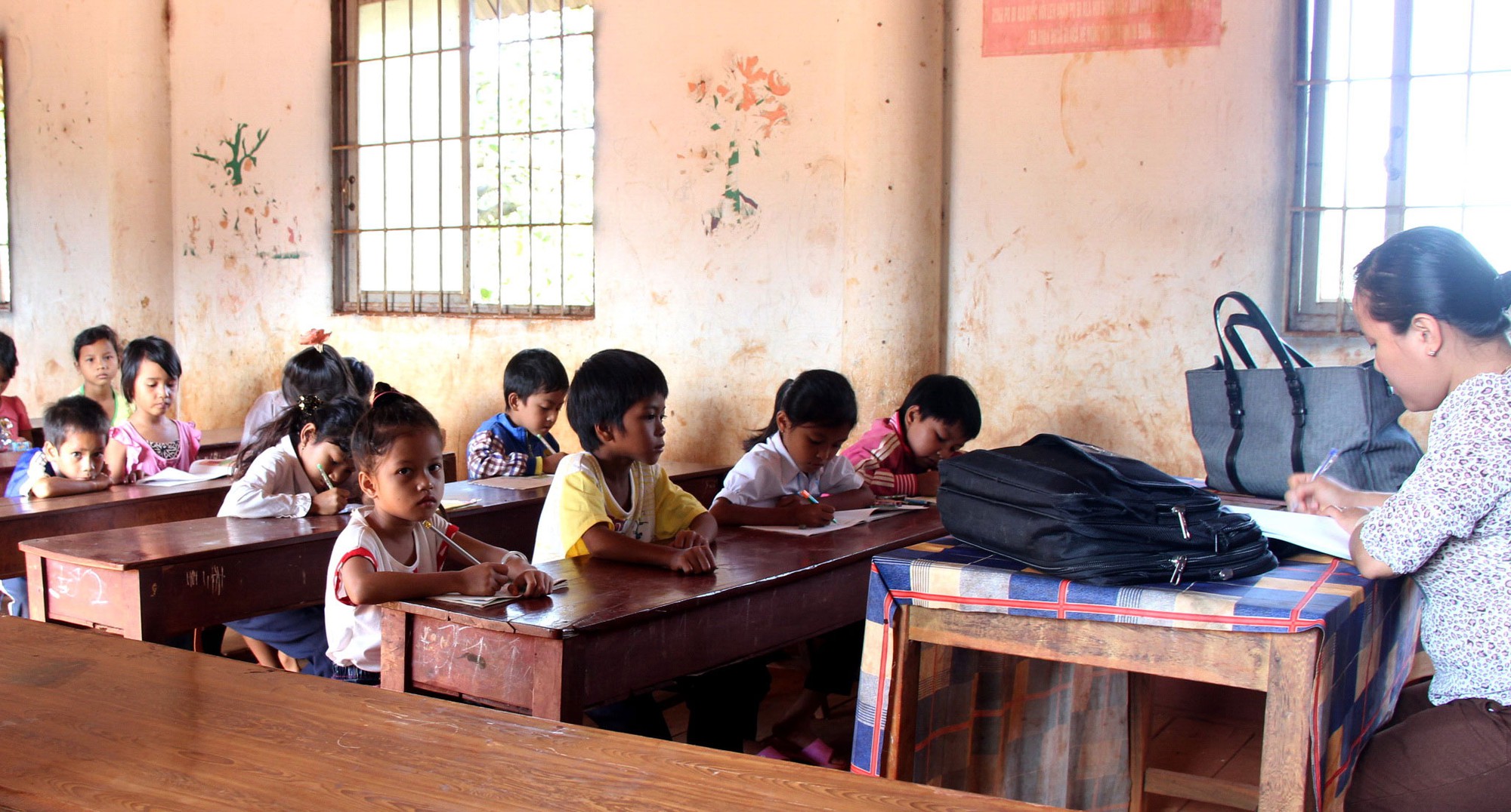 Quên chế độ vùng khó khăn của giáo viên - Ảnh 1. Quên chế độ vùng gian nan của giáo viên - Ảnh 1.