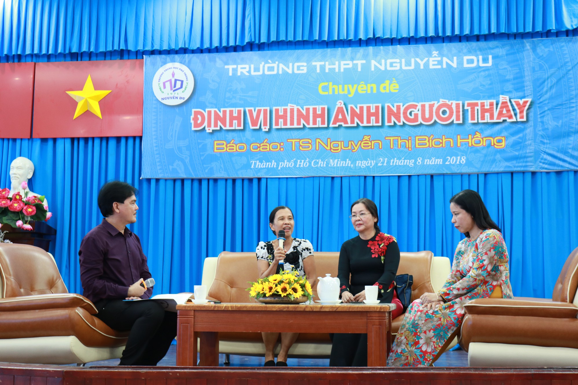 Sai lầm lúc quan niệm người thầy là chân lý - Ảnh 1. Sai lầm khi quan niệm người thầy là chân lý - Ảnh 1.