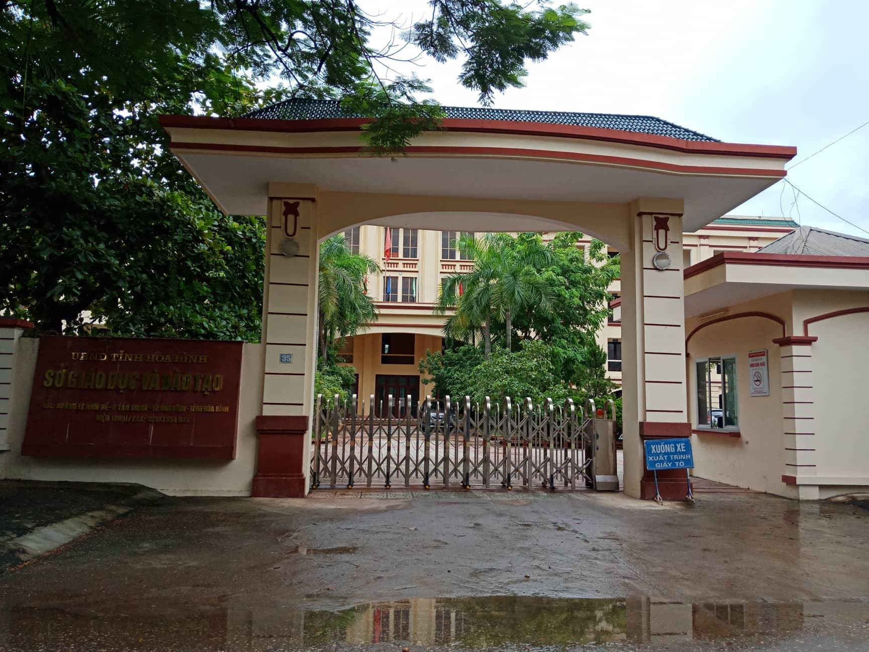 Chấm thi bất thường tại Hòa Bình: xuất hiện 3 người bị công an triệu tập - Ảnh 1. Chấm thi đột ngột tại Hòa Bình: hiện diện 3 người bị công an triệu tập - Ảnh 1.