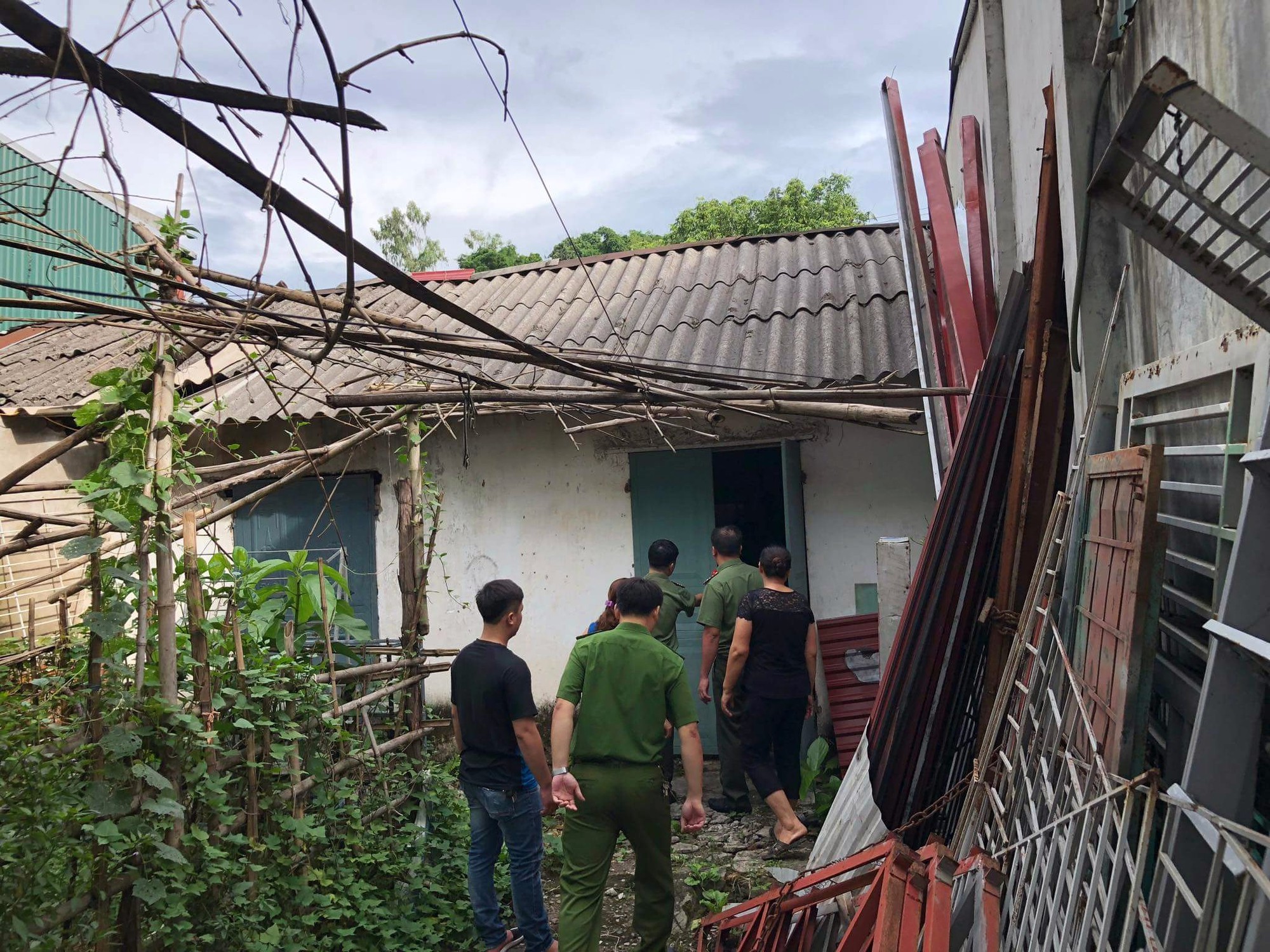 Gian lận điểm thi tại Hòa Bình: Rất nghiêm trọng, tinh tướng, xảo quyệt - Ảnh 2. Gian lận điểm thi ở Hòa Bình: Rất nghiêm trọng, tinh tướng, quỷ quyệt - Ảnh 2.