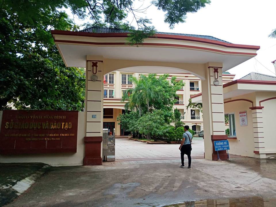 Chuyển toàn bộ hồ sơ giấy tờ vụ điểm thi thất thường ở Hòa Bình lên Bộ Công an - Ảnh 1. Chuyển hầu hết hồ sơ giấy tờ vụ điểm thi bất thường ở Hòa Bình lên Bộ Công an - Ảnh 1.