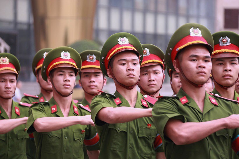 Thi 2 trong 1 khó kiểm khám soát sĩ tử - Ảnh 1. Thi 2 trong 1 khó kiểm kiểm tra sĩ tử - Ảnh 1.