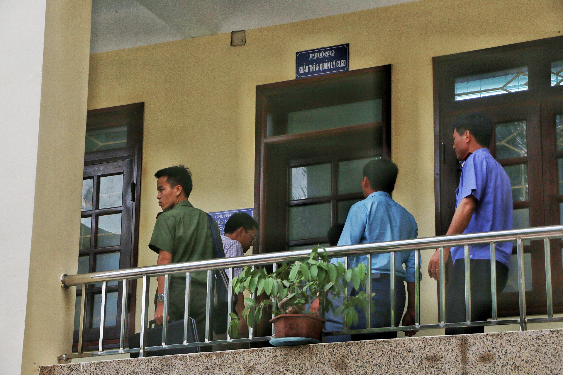 Lãnh đạo Hòa Bình đề cập việc 3 sĩ tử cao điểm nhất Học viện an ninh - Ảnh 1. Lãnh đạo Hòa Bình nói đến việc 3 sĩ tử cao điểm nhất Học viện trật tự xã hội - Ảnh 1.