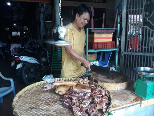 Thịt chó: Bạn có tò mò về thực đơn phong phú của các quốc gia trên thế giới không? Hãy xem qua hình ảnh về món thịt chó - một món ăn phổ biến tại một số quốc gia như Trung Quốc hay Hàn Quốc. Đây là cơ hội để bạn hiểu hơn về văn hóa và nếp sống của các quốc gia này.