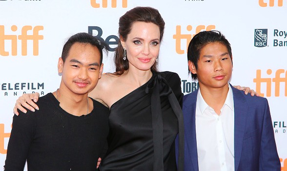 Angelina Jolie wholeheartedly supports Cambodian cinema - Photo 12.