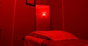 Cụ ông 76 tuổi mang tiền cho nữ tiếp viên massage