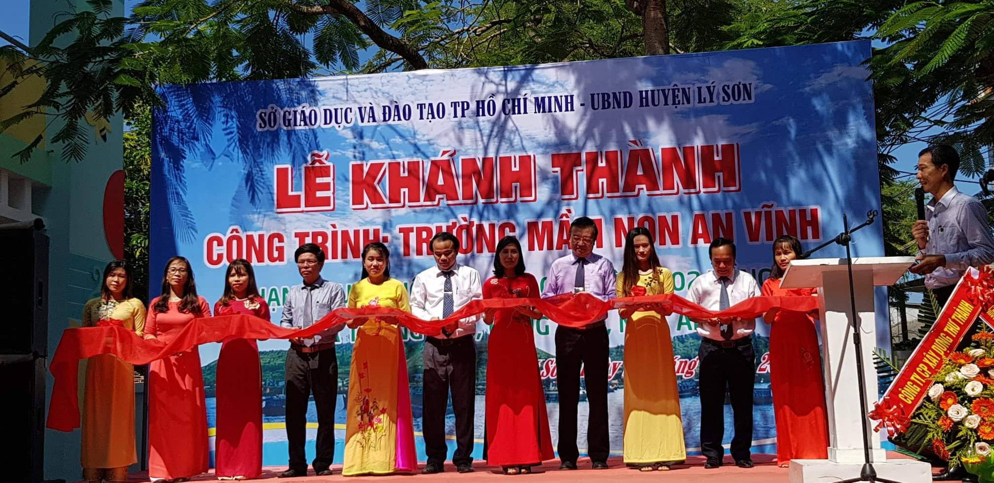 Học sinh, giáo viên thành phố hcm đóng góp xây trường tại Lý Sơn - Ảnh 1. Học sinh, thầy giáo sài gòn đóng góp xây trường ở Lý Sơn - Ảnh 1.
