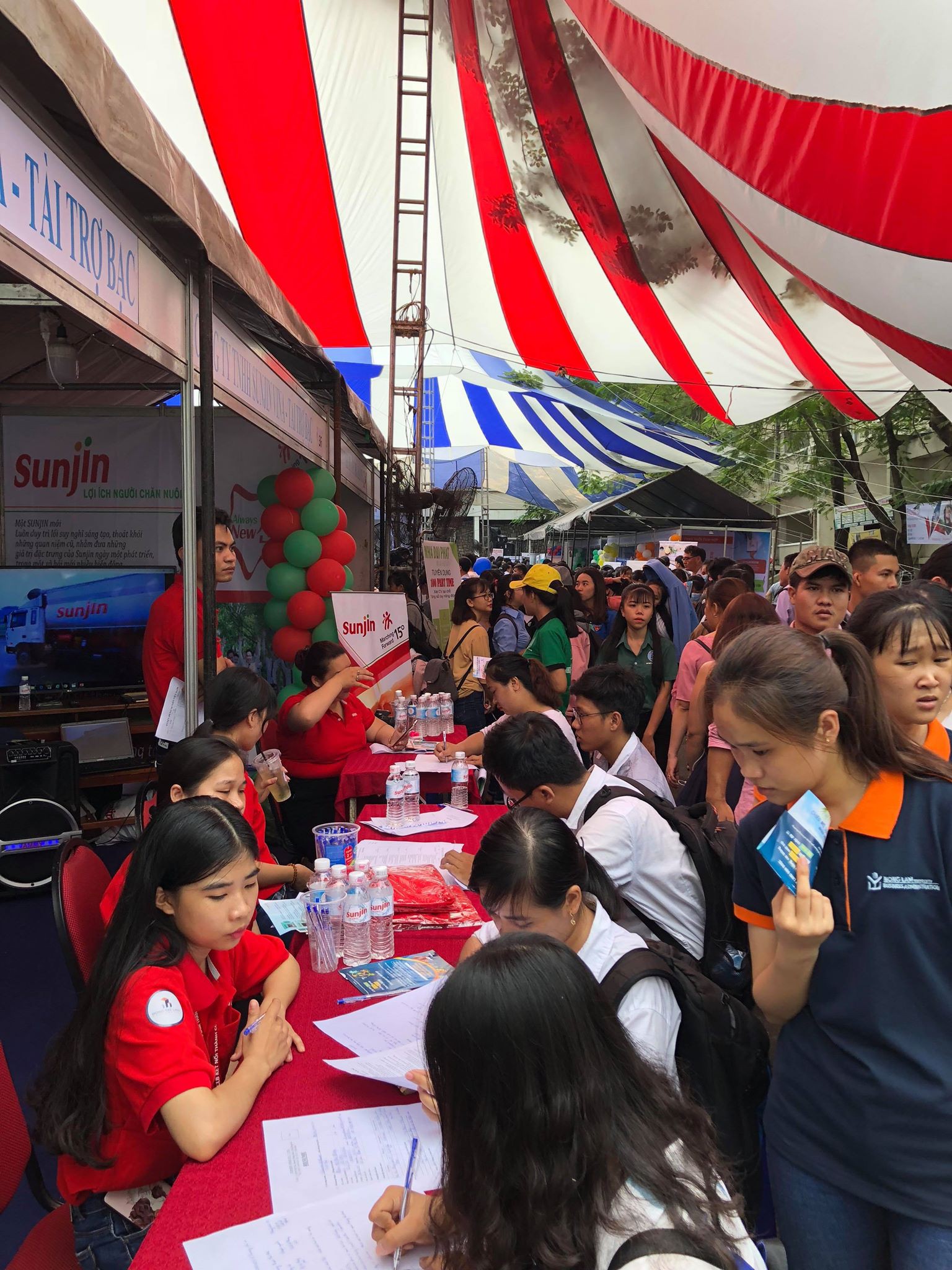 Bỏ học nửa chừng để khởi nghiệp: Nên không? - Ảnh 2. Bỏ học giữa chừng để khởi nghiệp: Nên không? - Ảnh 2.