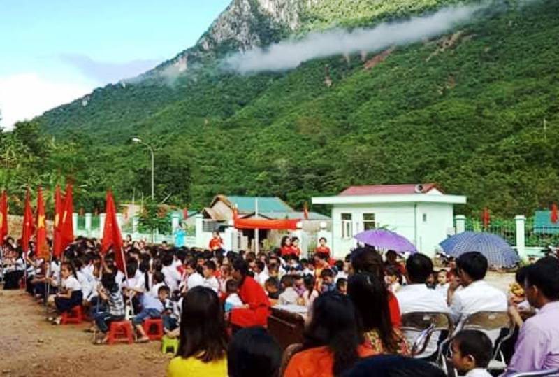 Hình ảnh khai giảng năm học mới ở vùng tâm lũ Mường Lát - Ảnh 2. Hình ảnh khai học niên học mới ở vùng tâm lũ Mường Lát - Ảnh 2.