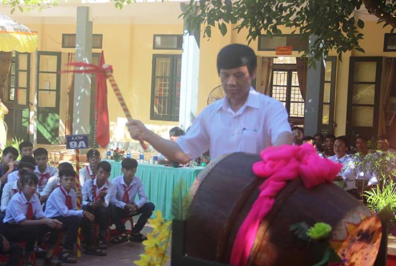 Hình ảnh khai học năm học mới ở vùng tâm lũ Mường Lát - Ảnh 9. Hình ảnh khai học năm học mới tại vùng tâm lũ Mường Lát - Ảnh 9.