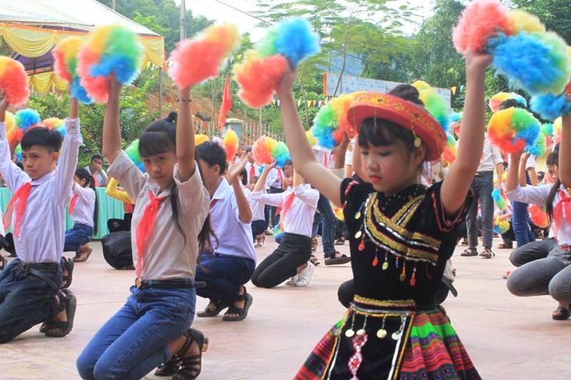 Hình ảnh khai trường năm học mới ở vùng tâm lũ Mường Lát - Ảnh 10. Hình ảnh khai học niên học mới ở vùng tâm lũ Mường Lát - Ảnh 10.