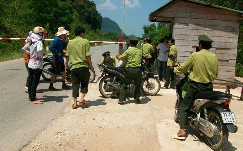 Quảng Bình: Hạt trưởng kiểm lâm bị đánh trọng thương ngay ở trụ sở - Ảnh 1.