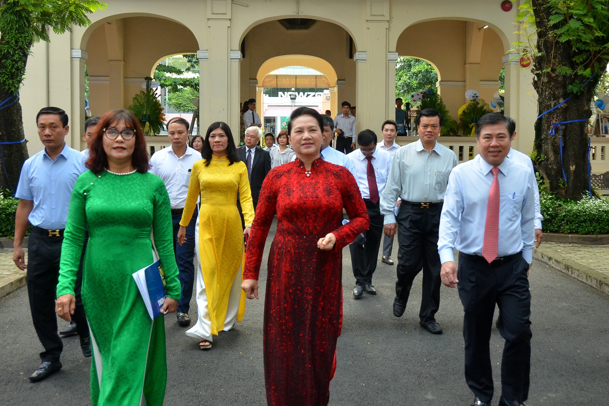 Hiệu trưởng được tuyển dụng, nên ko? - Ảnh 1. Hiệu trưởng được tuyển dụng, nên không? - Ảnh 1.