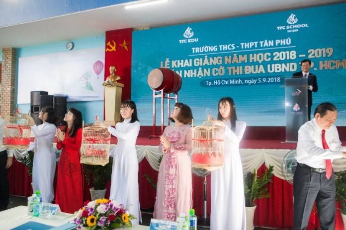 Trường THCS - THPT Tân Phú khai trường năm học mới - Ảnh 2. Trường THCS - THPT Tân Phú khai trường năm học mới - Ảnh 2.