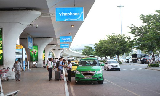 Phó Thủ tướng yêu cầu xử lý việc thu phí ô tô sai quy định gần 551 tỉ đồng ở sân bay - Ảnh 1.