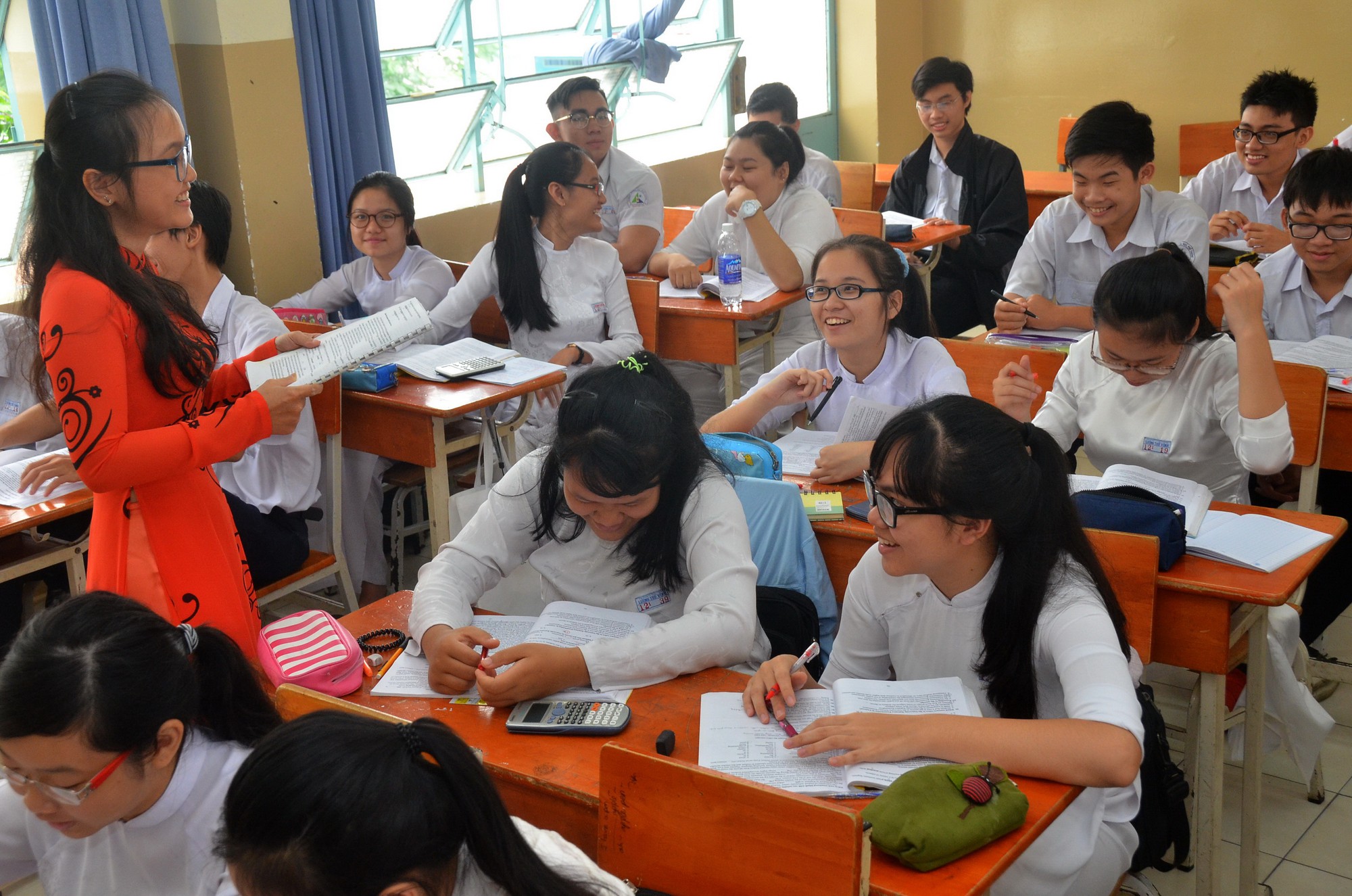 Chương trình mới: Quá lo về giáo viên - Ảnh 1. Chương trình mới: Quá lo về giáo viên - Ảnh 1.