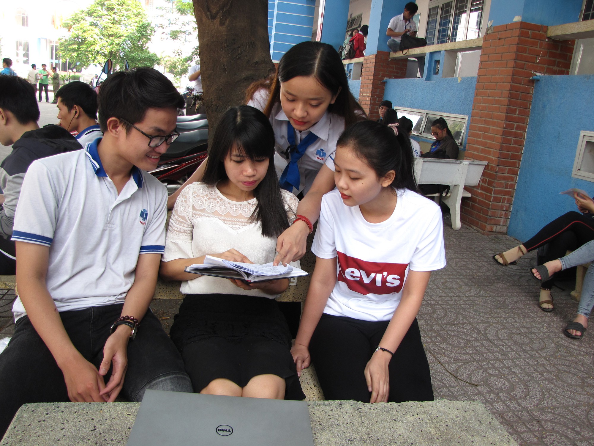 Từ mù ngoại ngữ đến Quả cầu vàng - Ảnh 1. Từ mù ngoại ngữ đến Quả cầu vàng - Ảnh 1.