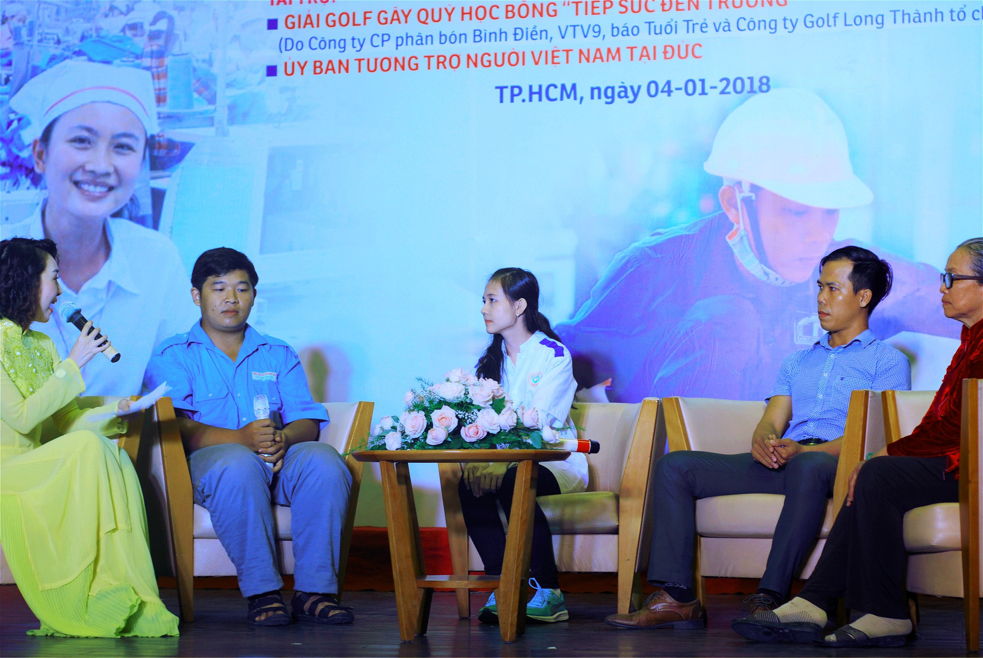 Trao 424 triệu đồng cho học viên trường nghề vượt khó, học giỏi - Ảnh 1. Trao 424 triệu vnđ cho học viên trường nghề vượt khó, học giỏi - Ảnh 1.