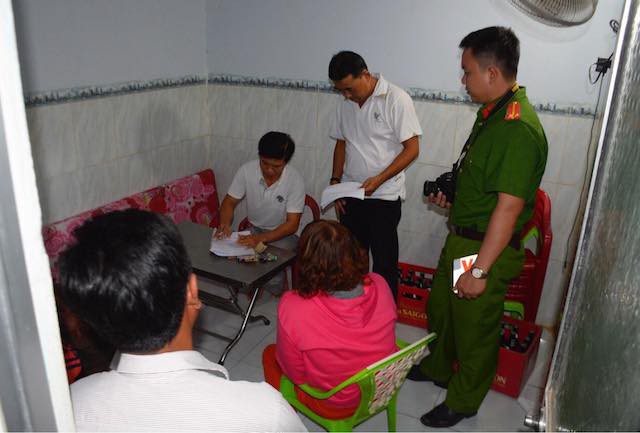 Bắt quả tang 2 phụ nữ U60 bán dâm cho khách - Ảnh 1. Bắt quả tang 2 phụ nữ U60 bán dâm cho khách - Ảnh 1.