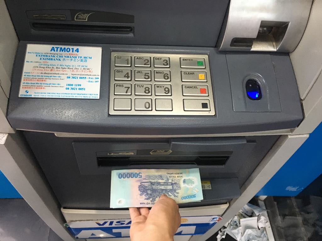 Nạp tiền qua cây ATM