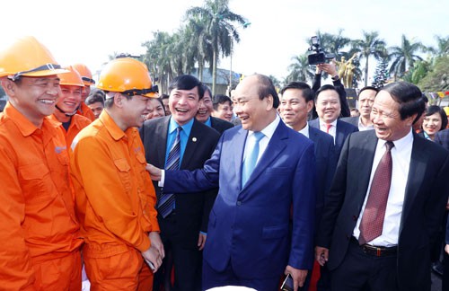 Thủ tướng Nguyễn Xuân Phúc dự Tết sum vầy tại Hải Phòng - Ảnh 1.