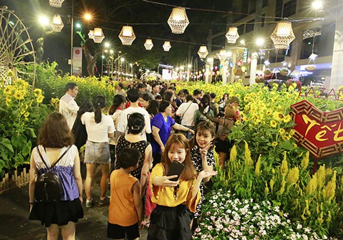 KHAI MẠC HỘI CHỢ HOA XUÂN PHÚ MỸ HƯNG TẾT KỶ HỢI 2019: GÓP XUÂN CHO ĐỜI - Ảnh 1. KHAI MẠC HỘI CHỢ HOA XUÂN PHÚ MỸ HƯNG TẾT KỶ HỢI 2019: GÓP XUÂN CHO ĐỜI - Ảnh 1.
