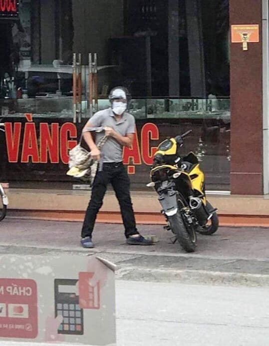 Bắt được nghi phạm dùng súng cướp tiệm vàng tại Quảng Ninh - Ảnh 2.
