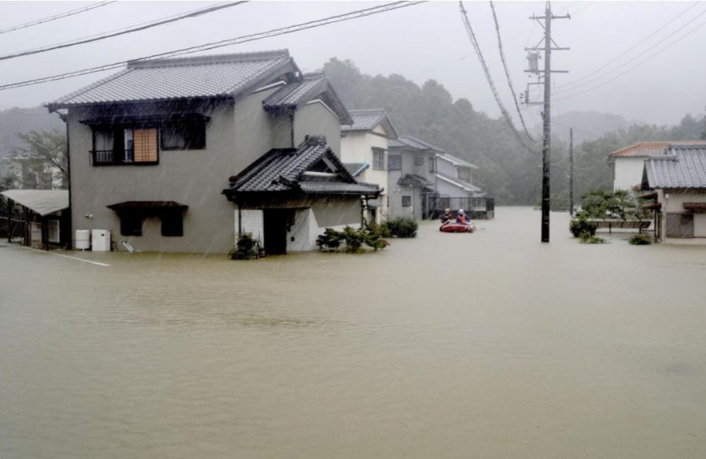 Nhật Bản ngụp lặn trong biển lũ do bão Hagibis - Ảnh 7.
