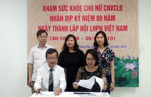 Hà Nội: Gần 2.000 nữ CNVC-LĐ được khám sức khỏe miễn phí - Ảnh 1.