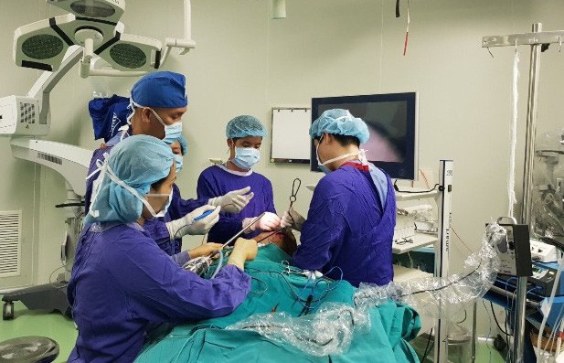 Hút bỏ 6,5 kg mỡ cho người phụ nữ có vòng 2 siêu khủng - Ảnh 2. Hút bỏ 6,5 kg mỡ cho người phụ nữ có vòng 2 siêu khủng - Ảnh 2.