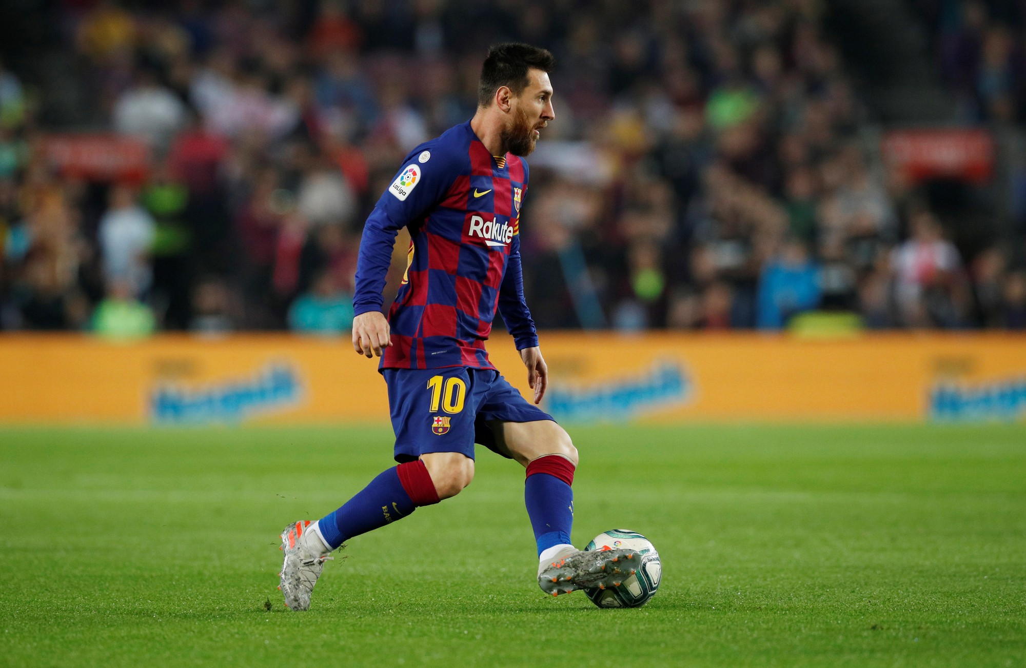 Ghi 608 bàn, Messi vượt mặt Ronaldo - Báo Người lao động