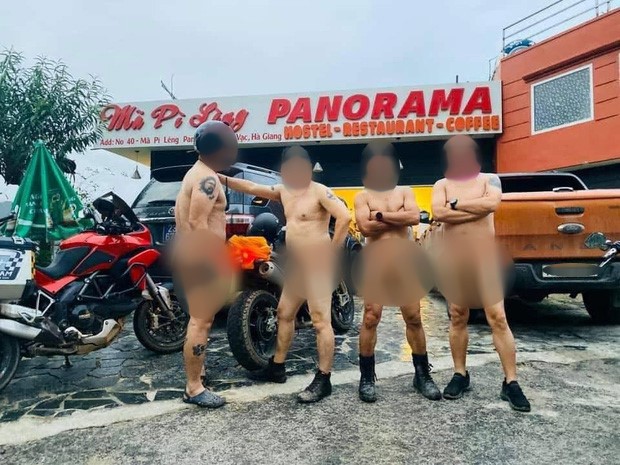 Xác minh thông tin nhóm người đàn ông khỏa thân đi xe máy, làm lố ở danh thắng Mã Pí Lèng - Ảnh 1. Xác minh thông tin nhóm người đàn ông khỏa thân đi xe máy, làm lố ở danh thắng Mã Pí Lèng - Ảnh 1.
