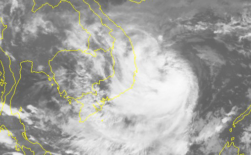 Bão số 6 giật cấp 13 áp sát, đêm nay đổ bộ vào Quảng Ngãi-Khánh Hòa - Ảnh 2.